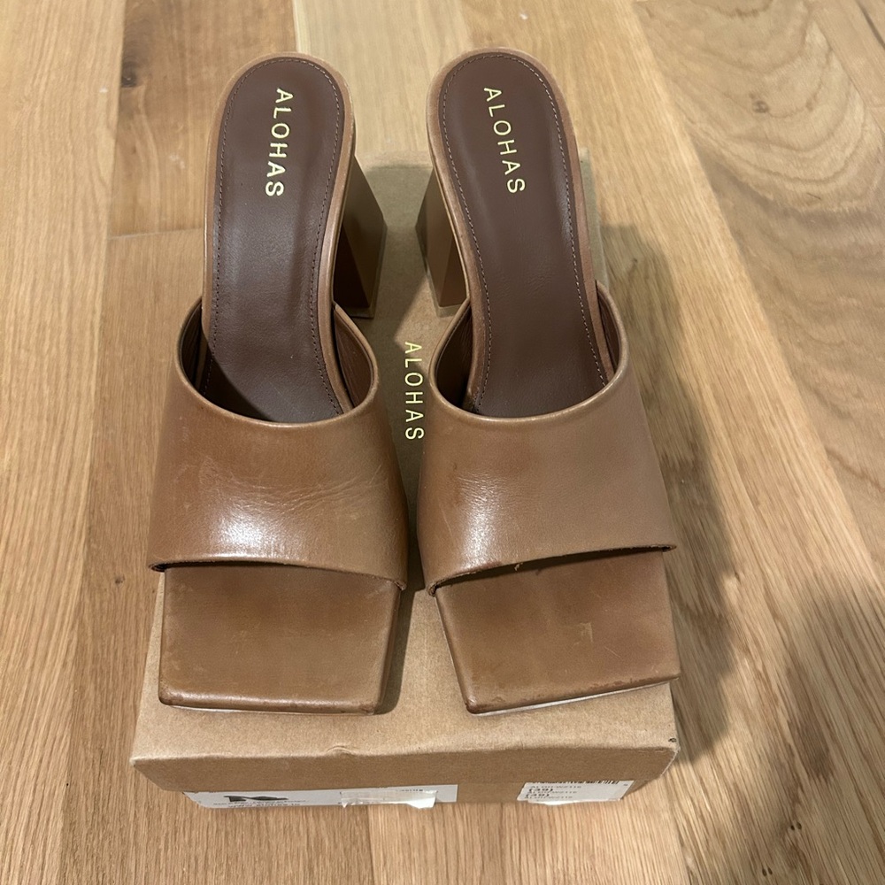 Alohas Dune Mule in Camel